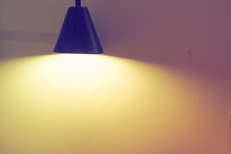 Lampa, stena, osvetlenie